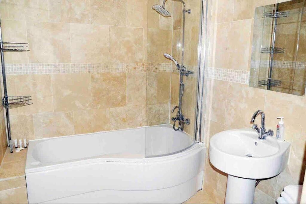 2 Bedrooms, 2 Bathrooms Stunning Penthouse City View Bradford  Dış mekan fotoğraf